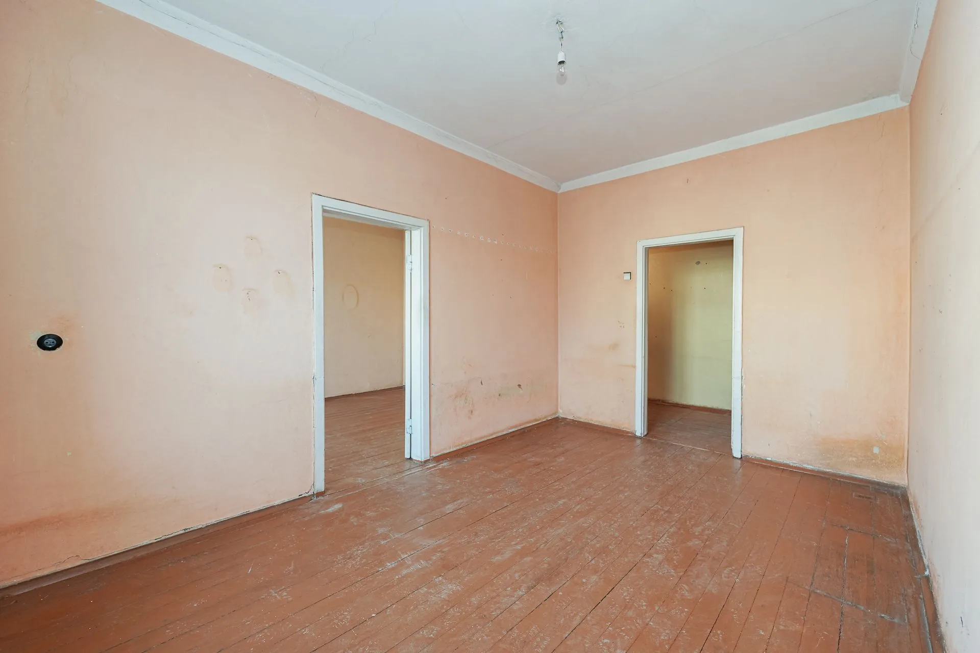 В продаже Сталинка в самом центре Минска и на главном проспекте столицы в 1 минуте от ст. метро «Площадь Победы»